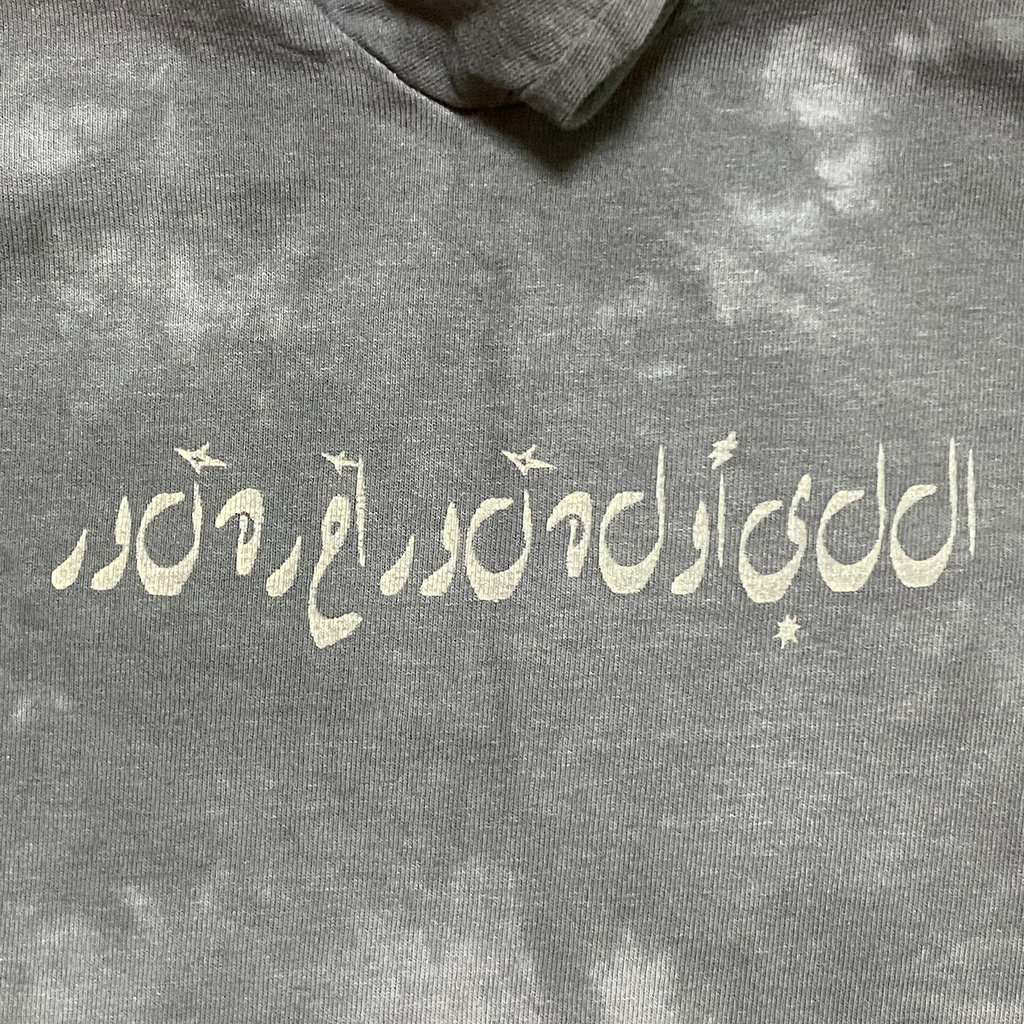 AVAのロゴを蓄光プリントしたTシャツ
